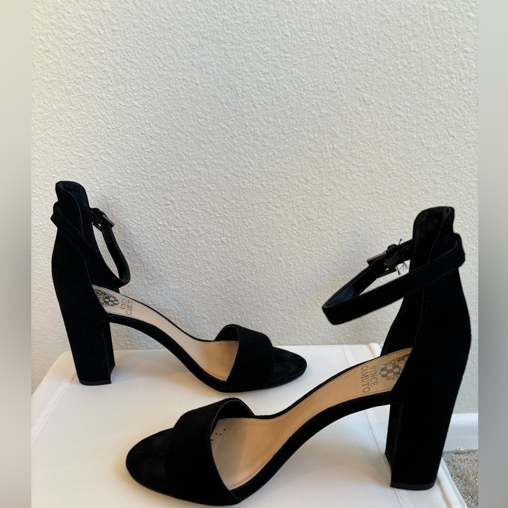Vince Camuto black suede heels 7.5M